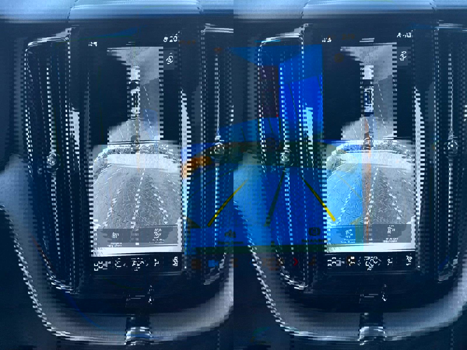 Used 2025 Volvo XC60 B5 Plus image 23