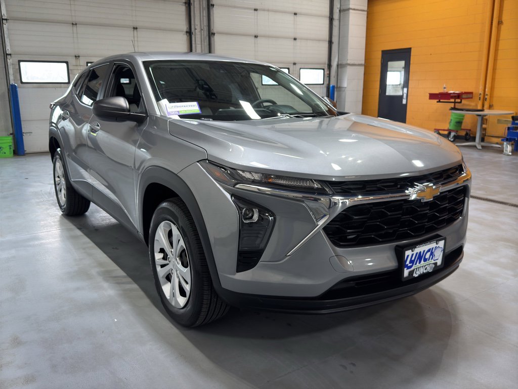 Used 2024 Chevrolet Trax LS w/ Driver Confidence Package image 7