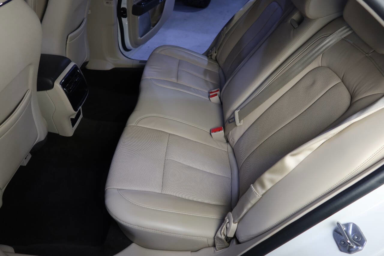 Used 2020 Lincoln Continental Reserve w/ Luxury Package image 17