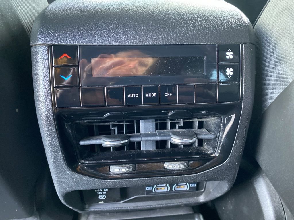 Used 2022 Jeep Grand Cherokee L Laredo image 25