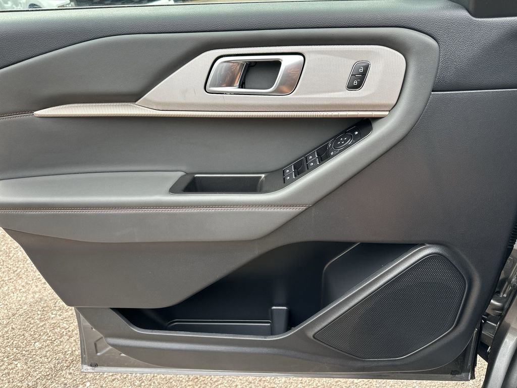Used 2025 Ford Explorer Active image 31