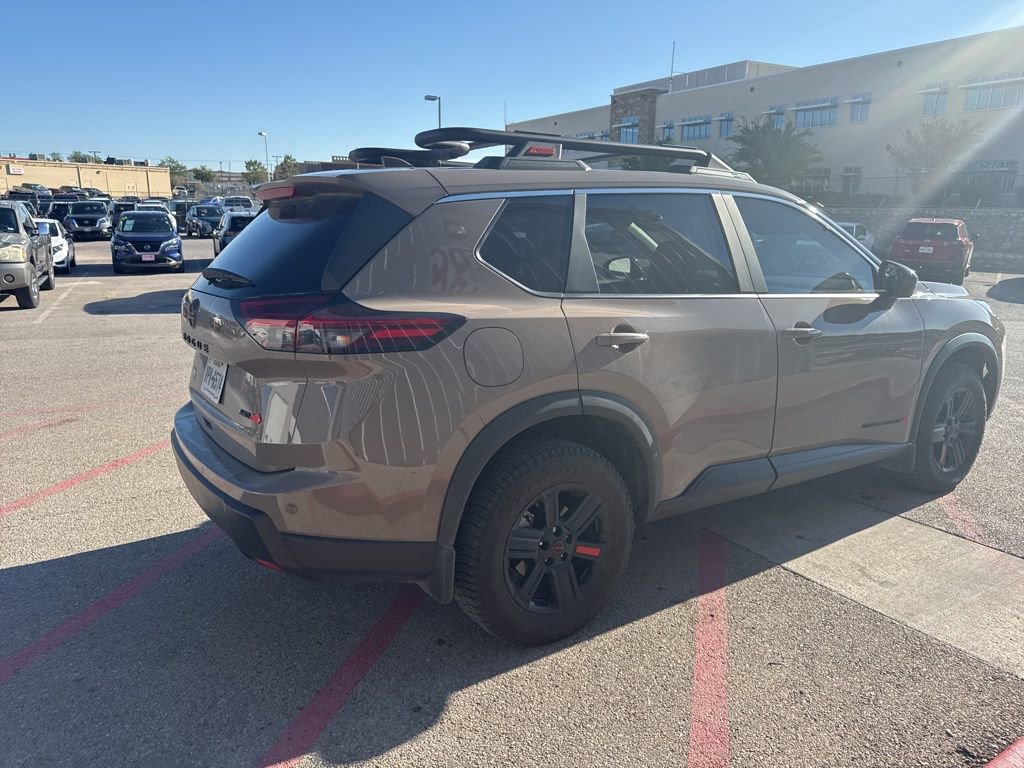 Used 2025 Nissan Rogue SV image 4