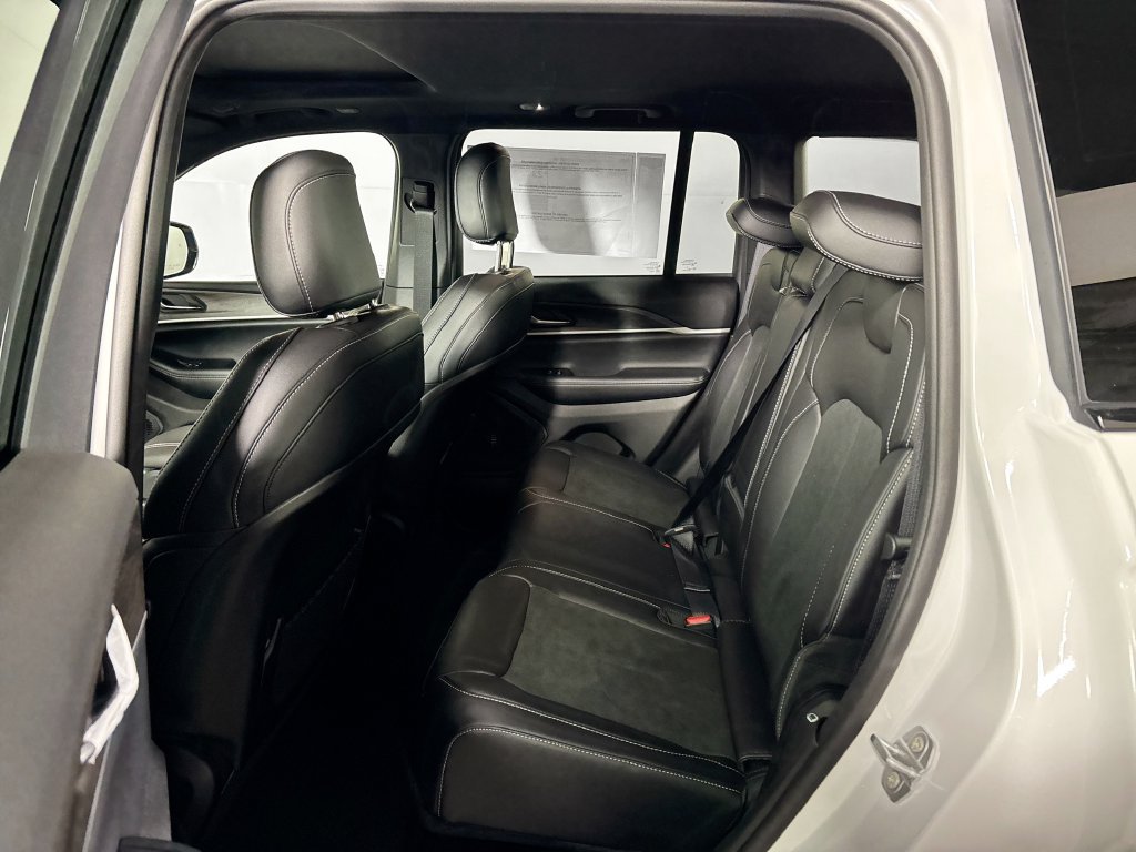 New 2026 Jeep Grand Cherokee Altitude AWD/4WD image 21