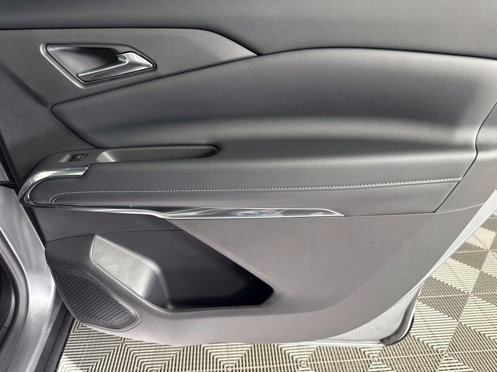 New 2027 Chevrolet Traverse LT FWD image 31