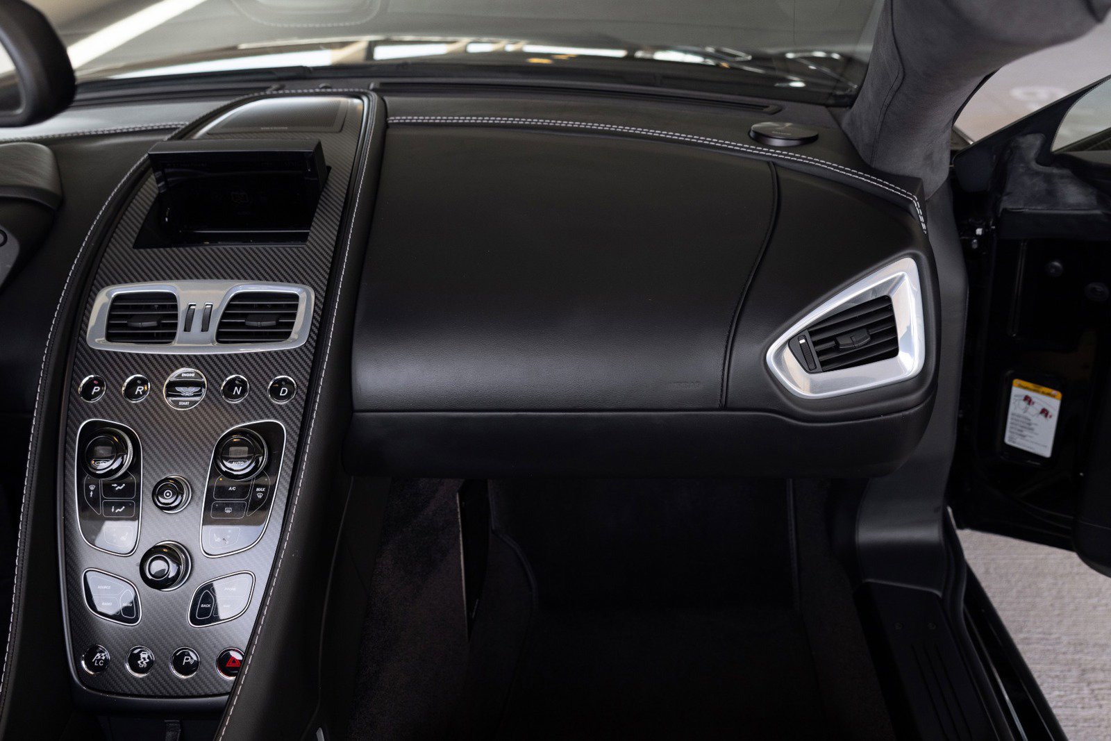 Used 2015 Aston Martin Vanquish Volante RWD image 53