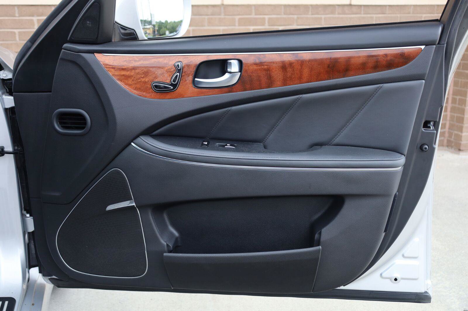 Used 2015 Hyundai Equus Signature RWD image 26