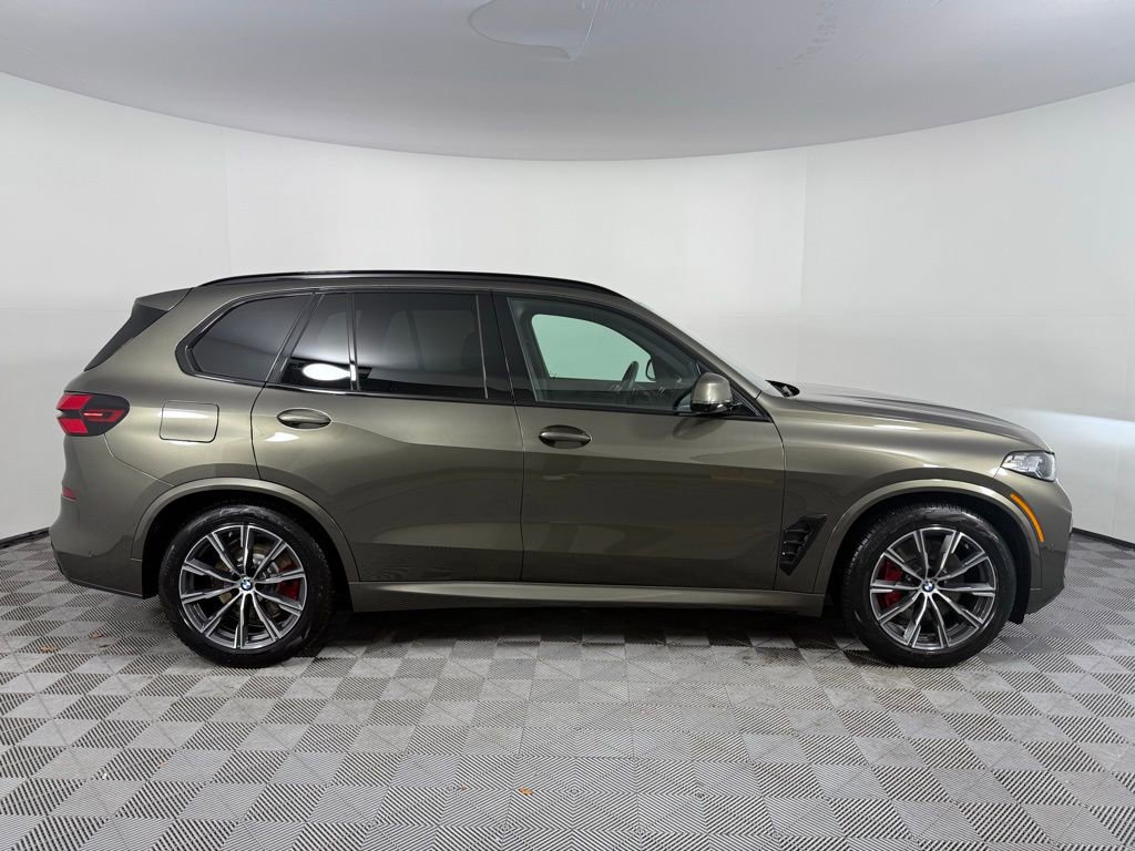 Used 2025 BMW X5 xDrive50e w/ M Sport Package image 4