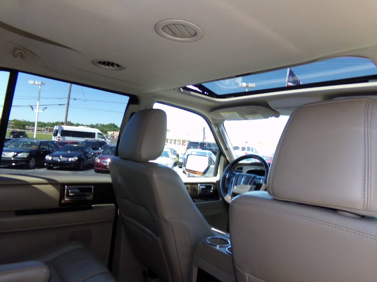 Used 2016 Lincoln Navigator L Select RWD image 29