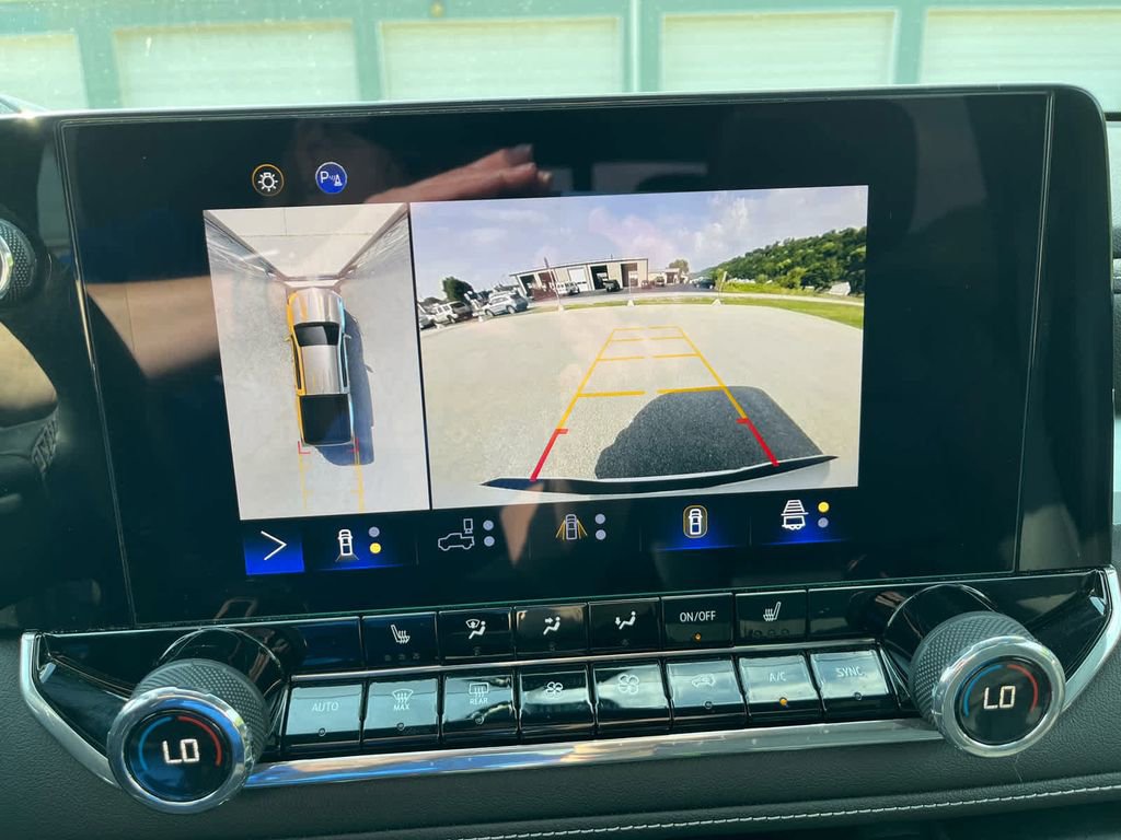 Used 2024 Chevrolet Colorado LT w/ LT Convenience Package III image 34