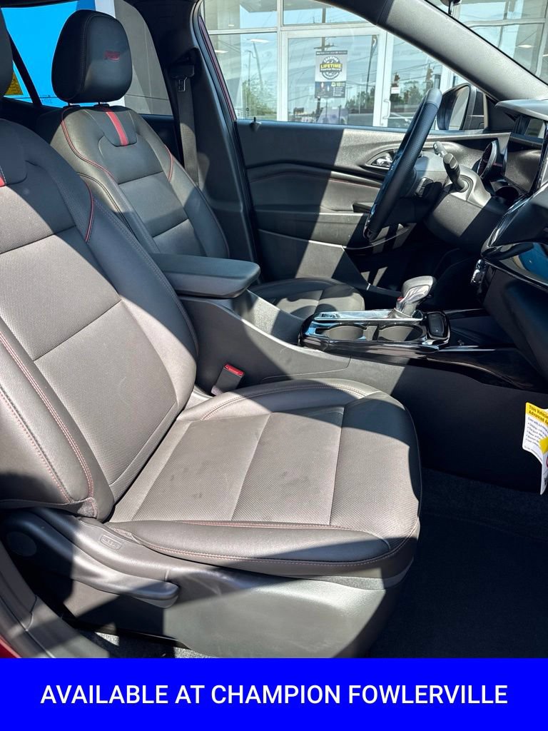 Used 2025 Chevrolet Trax RS w/ Sunroof Package FWD image 23