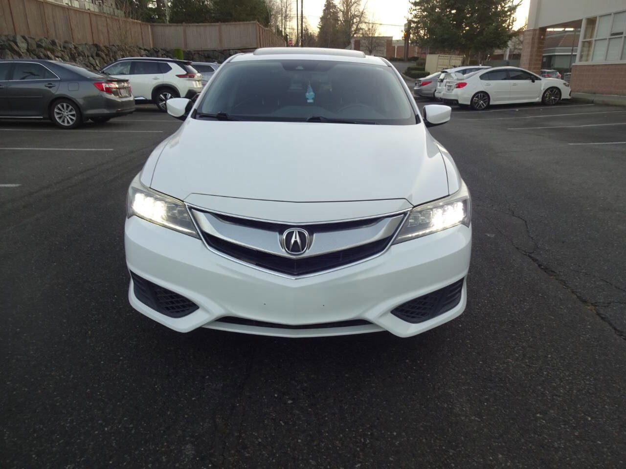 Used 2018 Acura ILX w/Tech 4dr Sedan w/Technology image 6