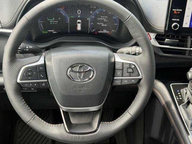 Certified 2025 Toyota Sienna Platinum AWD/4WD image 11