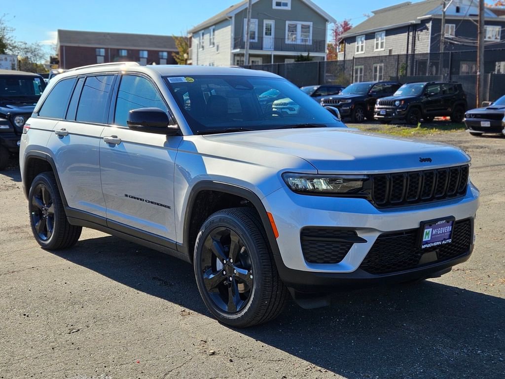 New 2025 Jeep Grand Cherokee Altitude image 7
