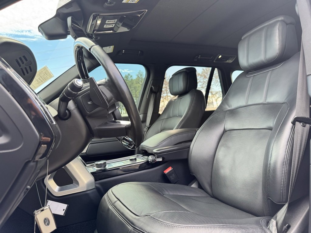 Used 2019 Land Rover Range Rover HSE image 12