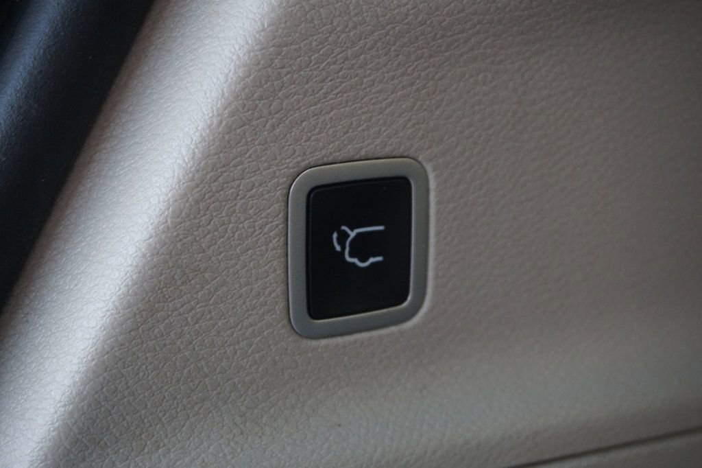 Used 2021 Chrysler Voyager Lxi image 10