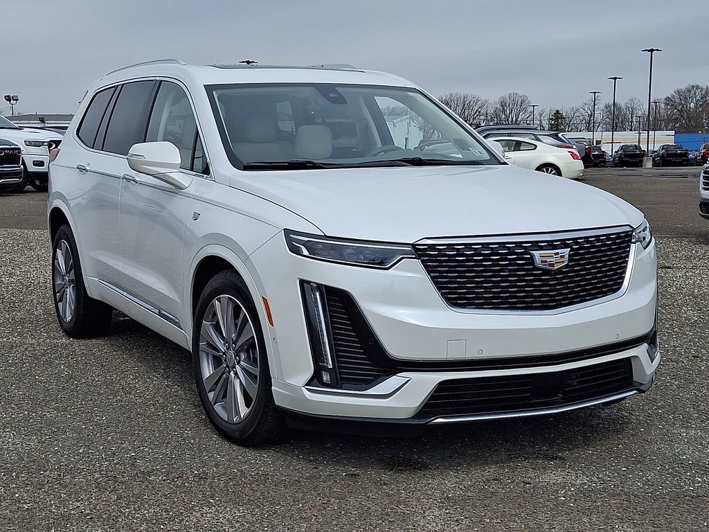 Used 2023 Cadillac XT6 Premium Luxury w/ Technology Package AWD/4WD image 2