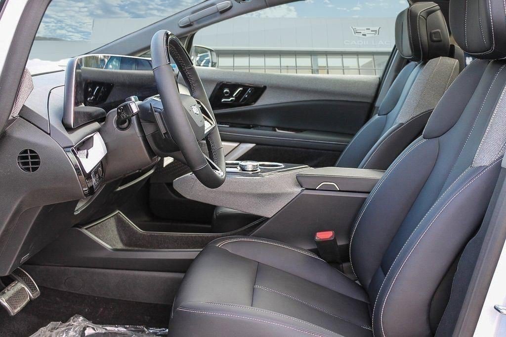 Certified 2025 Cadillac Optiq Sport 1 AWD/4WD image 8