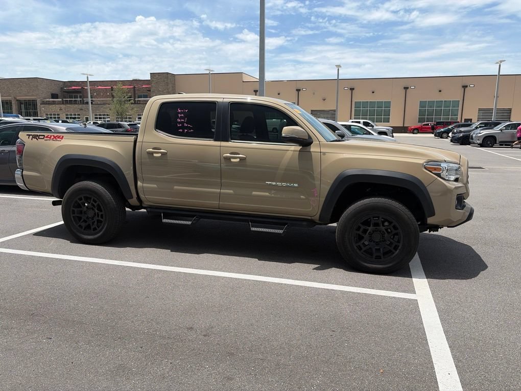 Used 2018 Toyota Tacoma TRD Off-Road AWD/4WD image 2