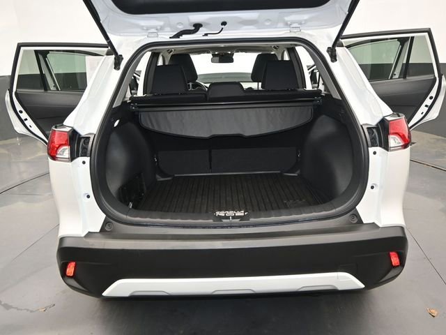 Used 2023 Toyota Corolla Cross LE w/ Moonroof Package image 16