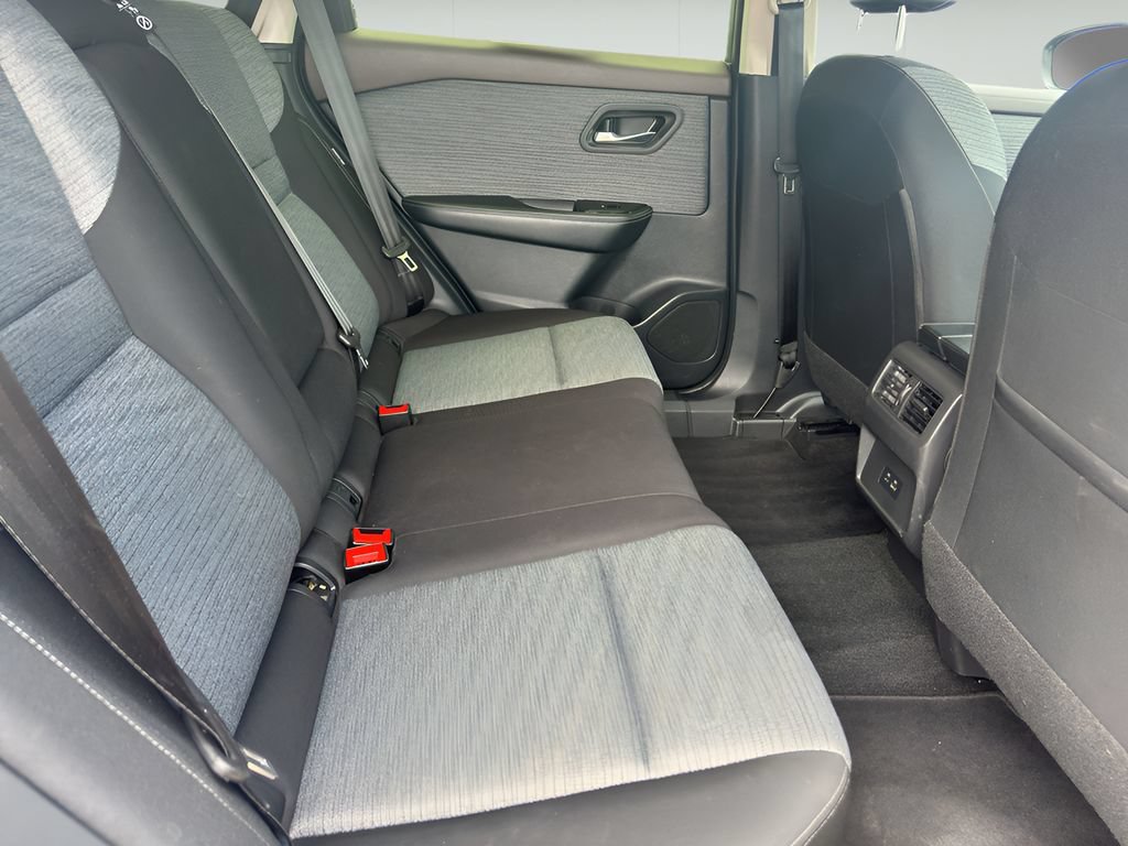 Used 2023 Nissan Rogue SV FWD image 18