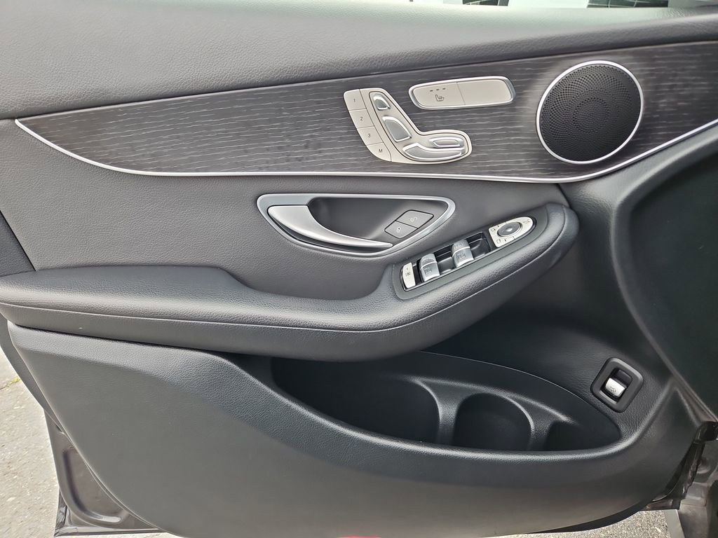 Used 2021 Mercedes-Benz GLC 300 4MATIC image 26