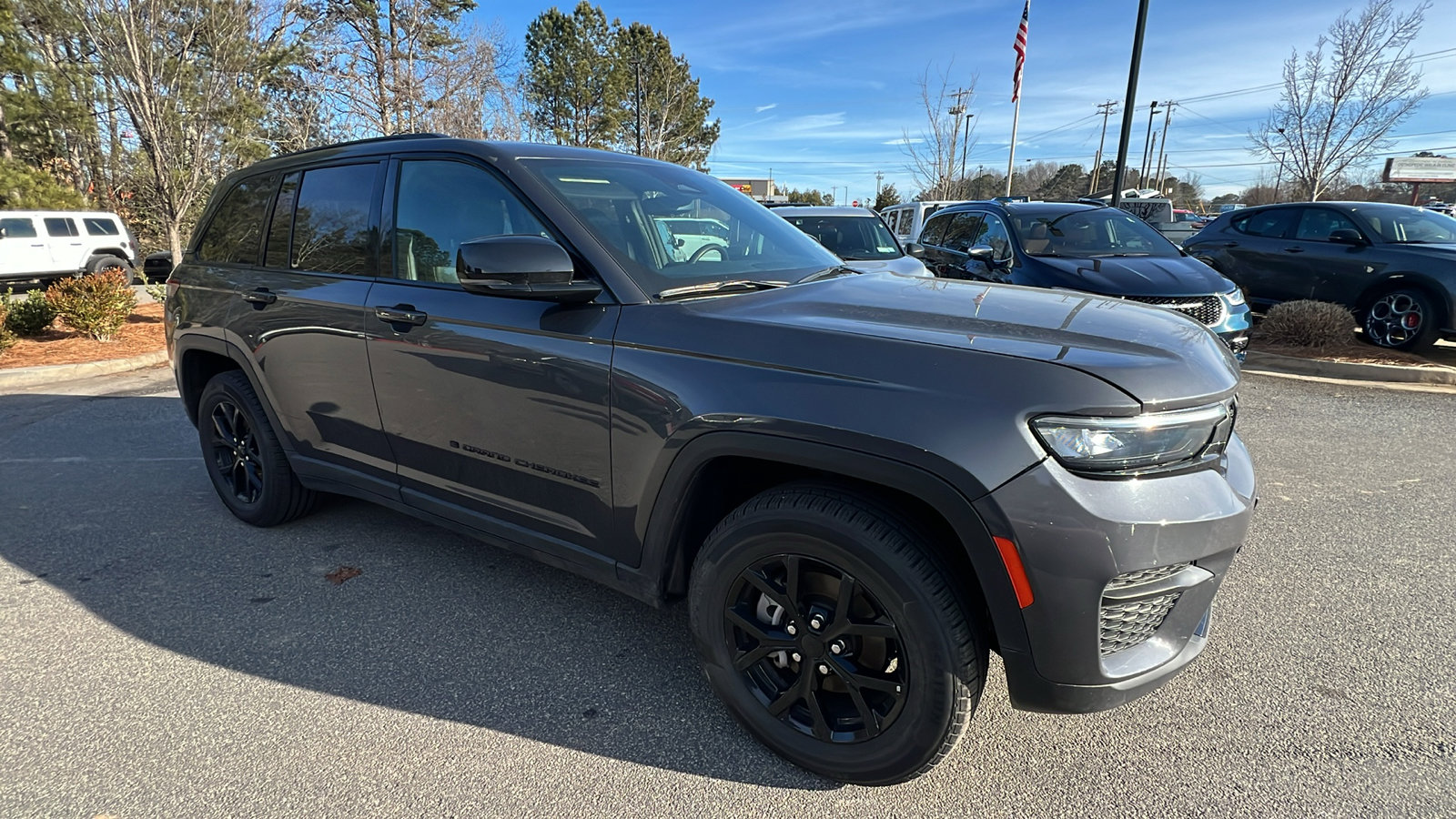 Used 2024 Jeep Grand Cherokee Altitude image 5