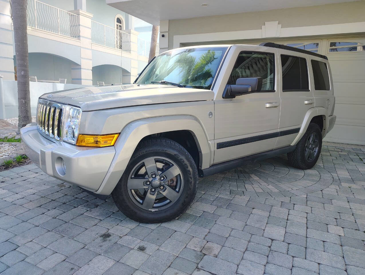 Used 2007 Jeep Commander Sport w/ Trailer Tow Group IV