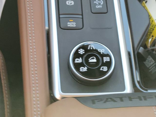 New 2025 Nissan Pathfinder Platinum w/ Black Appearance Package image 27