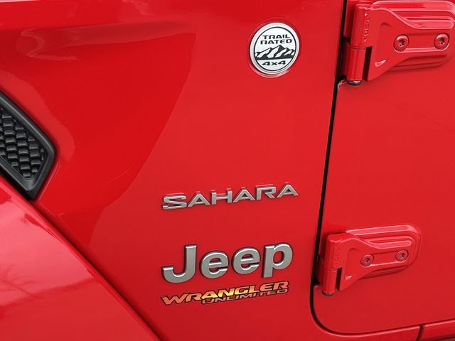 Used 2018 Jeep Wrangler Unlimited Sahara w/ Cold Weather Group image 11