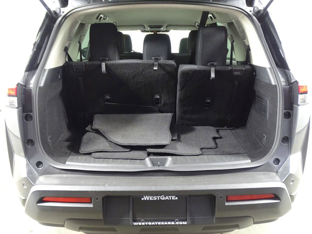 Used 2024 Nissan Pathfinder SV image 14