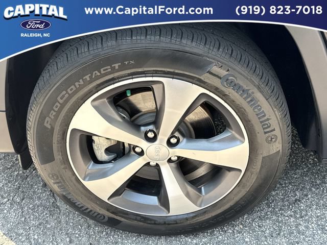 Used 2022 Jeep Cherokee Limited AWD/4WD image 13