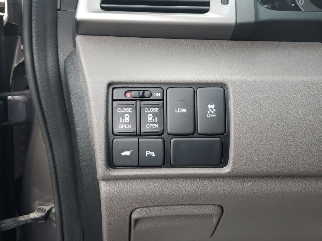 Used 2016 Honda Odyssey Touring Elite image 18