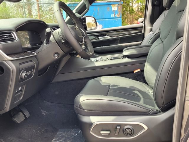 Used 2024 Jeep Wagoneer L 2WD w/ Premium Group I image 12