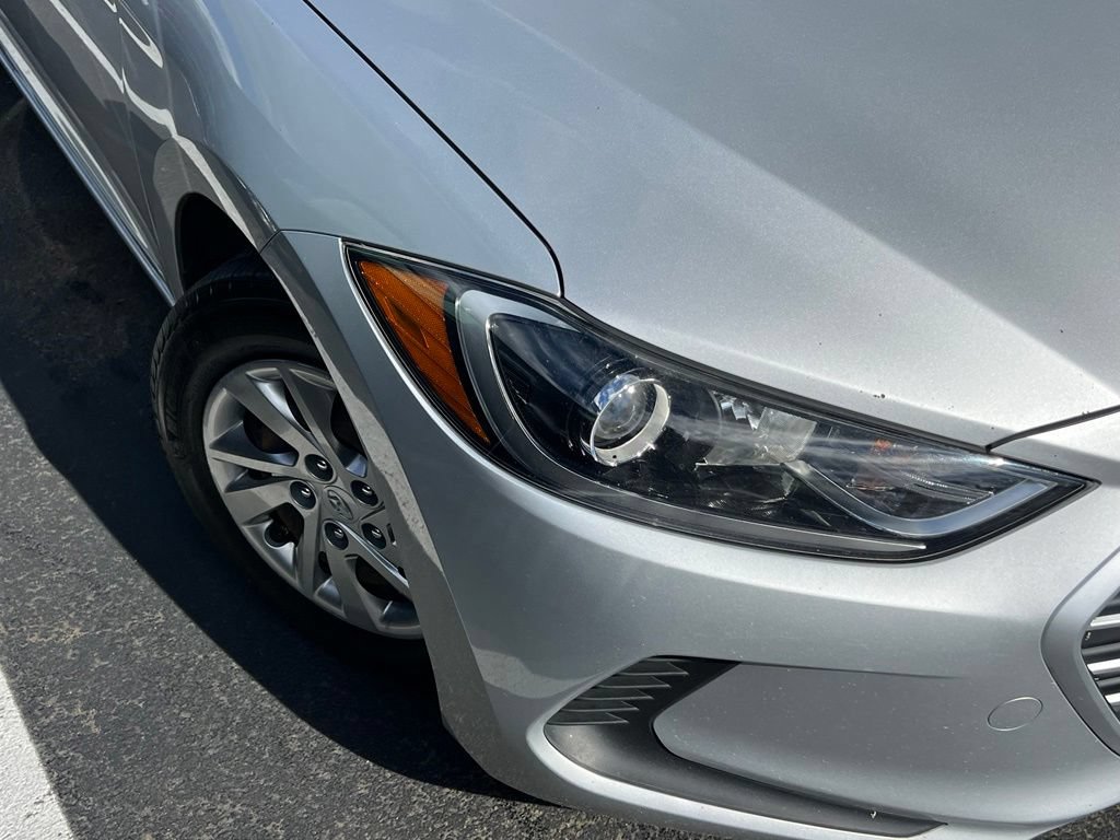 Used 2018 Hyundai Elantra SE FWD image 2