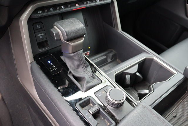 Used 2025 Toyota Tundra Limited AWD/4WD image 31