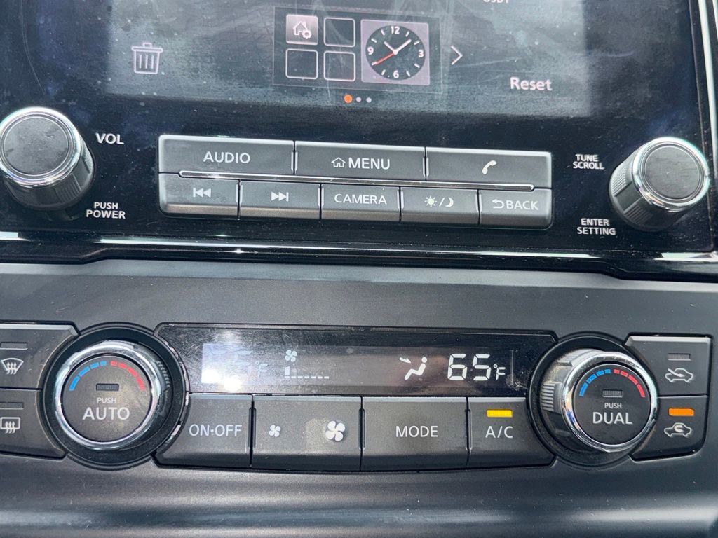 Used 2023 Nissan Titan SV w/ SV Convenience Package image 35