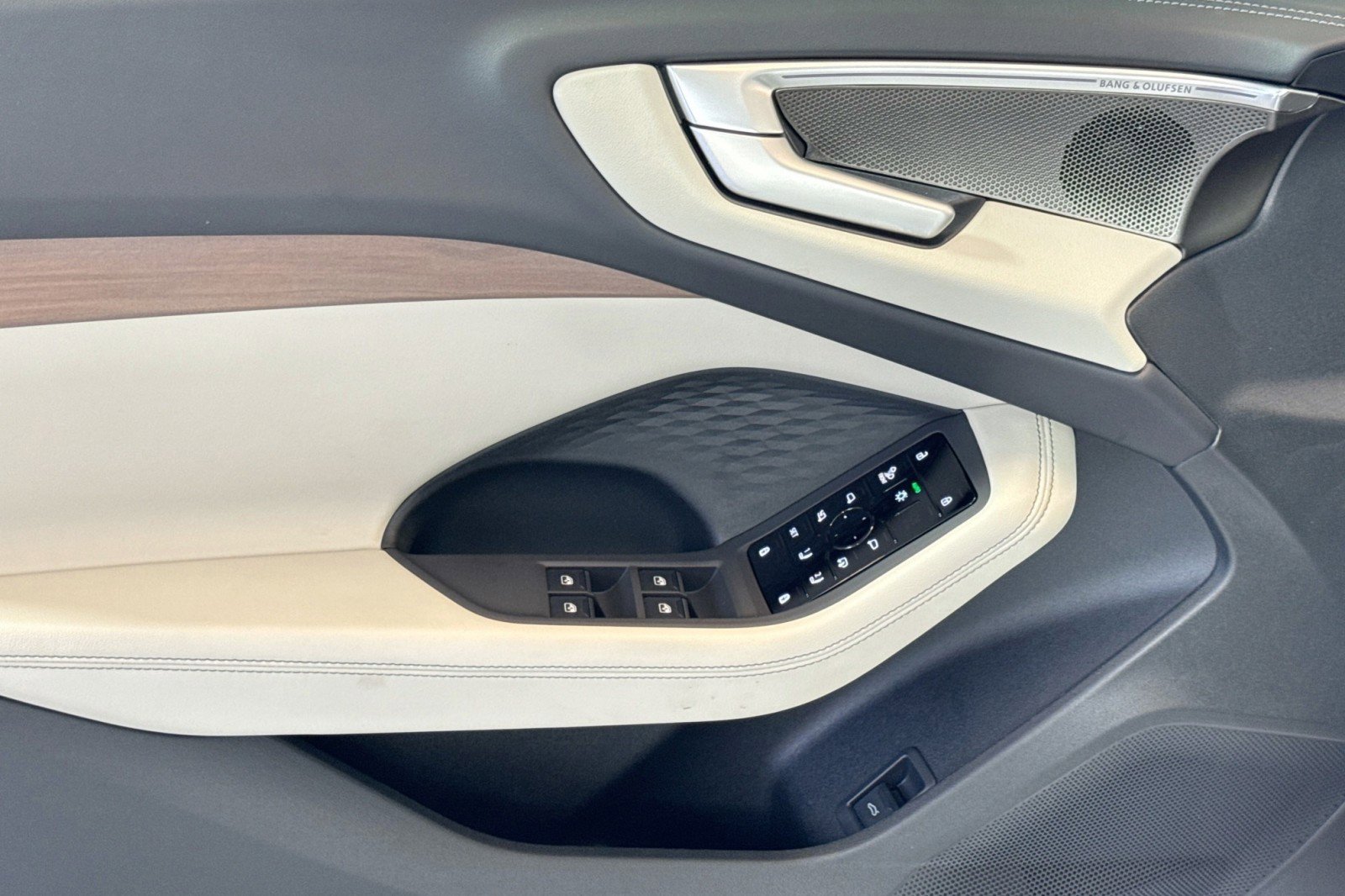 Used 2025 Audi A5 2.0T Prestige w/ 19" Wheel Package image 16