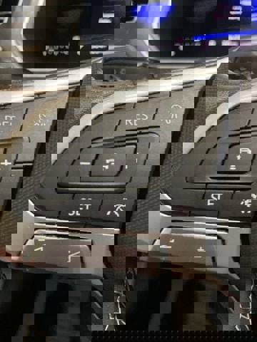 Used 2022 Volkswagen Tiguan SE AWD/4WD image 17