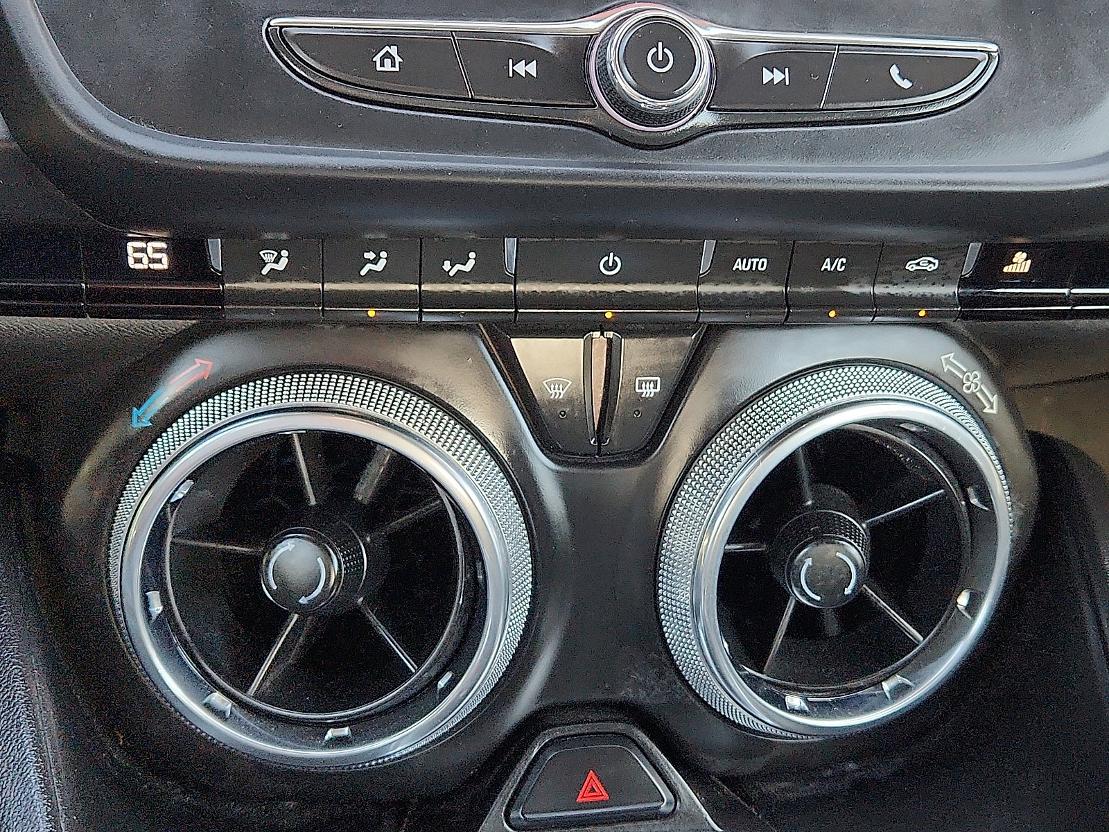 Used 2023 Chevrolet Camaro LT RWD image 15