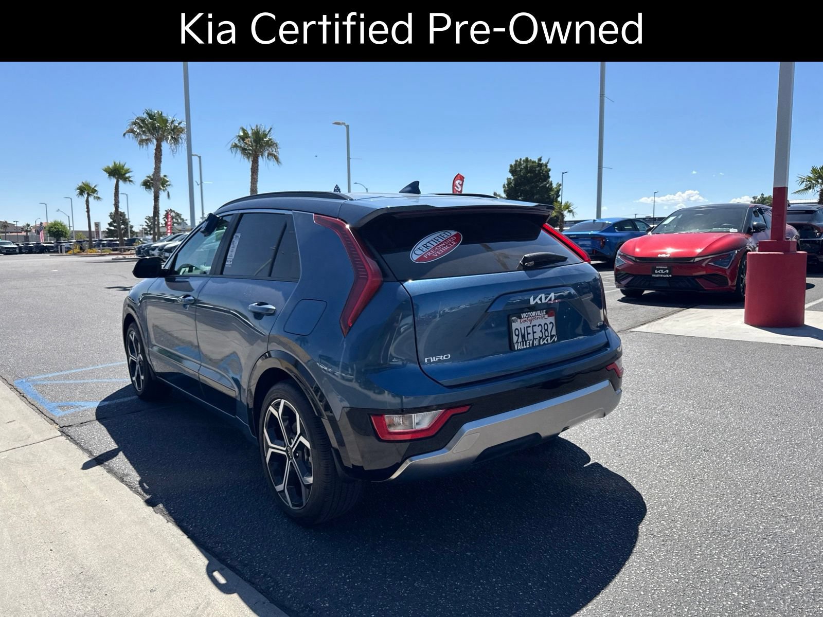 Certified 2025 Kia Niro EX Touring FWD image 12