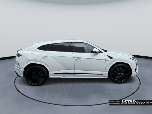 Used 2022 Lamborghini Urus AWD/4WD image 3
