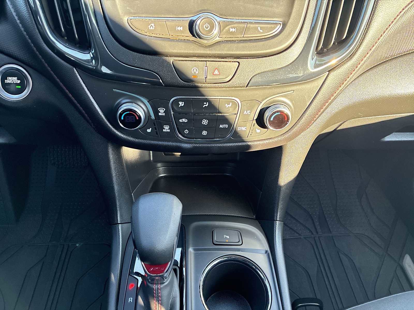 Used 2022 Chevrolet Equinox RS w/ LPO, Floor Liner Package image 17