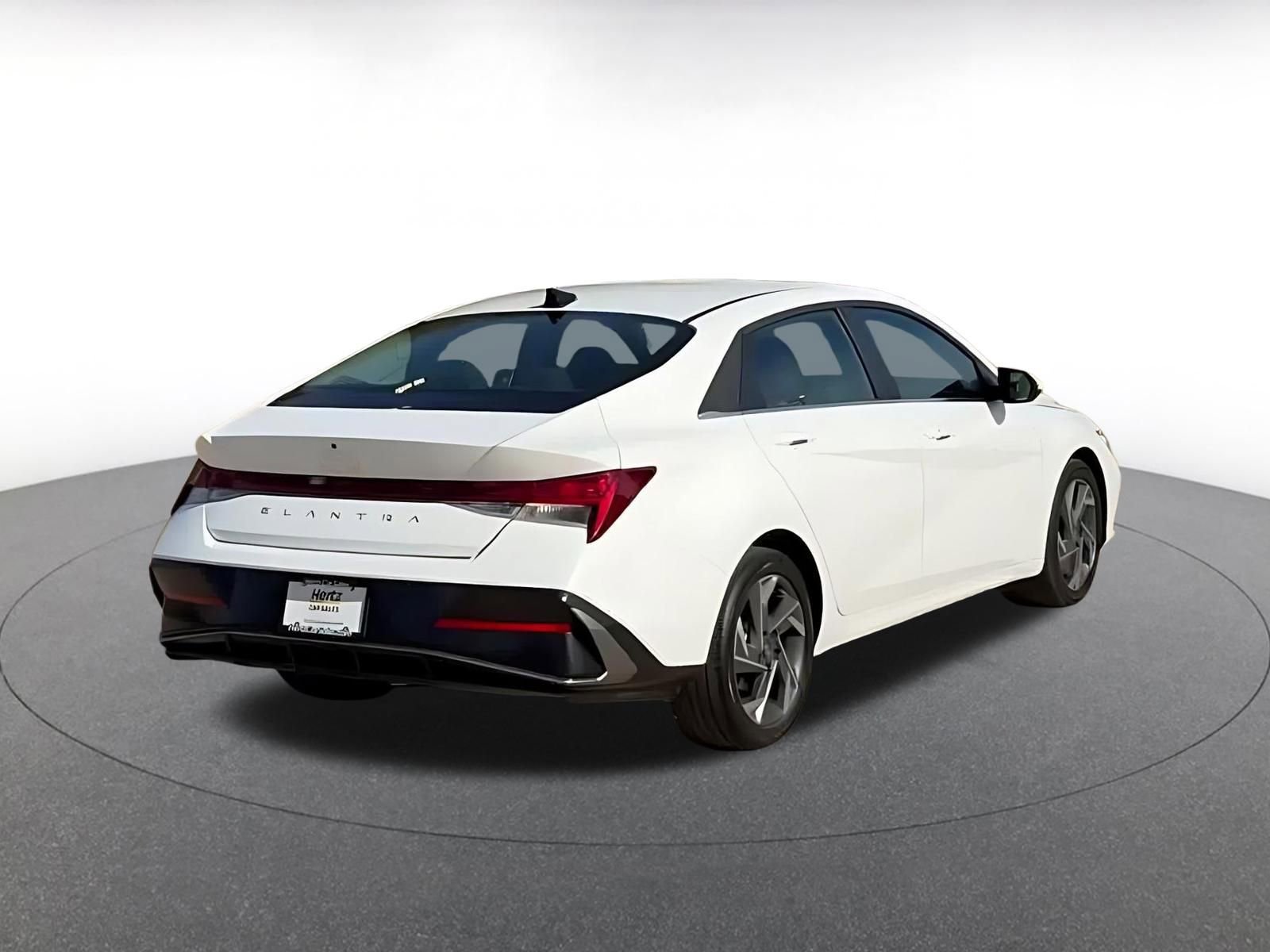 Used 2025 Hyundai Elantra SEL image 14