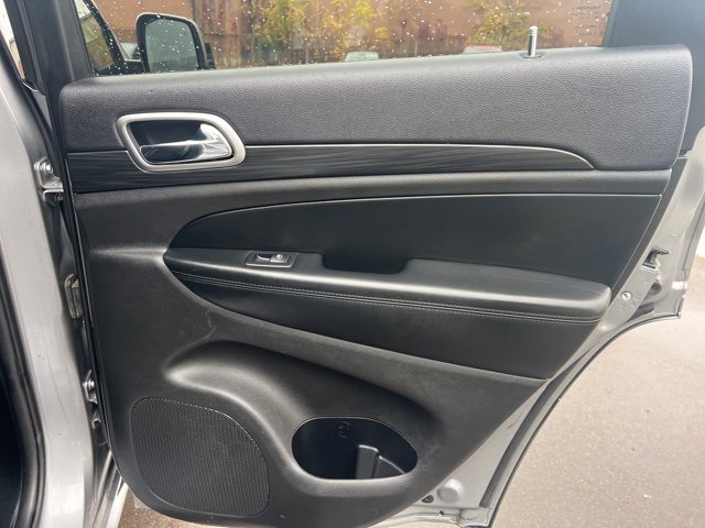 Used 2019 Jeep Grand Cherokee Altitude image 12