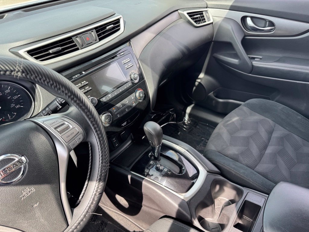Used 2015 Nissan Rogue S AWD/4WD image 16