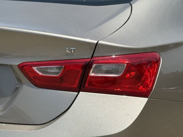 Used 2025 Chevrolet Malibu LT FWD image 7