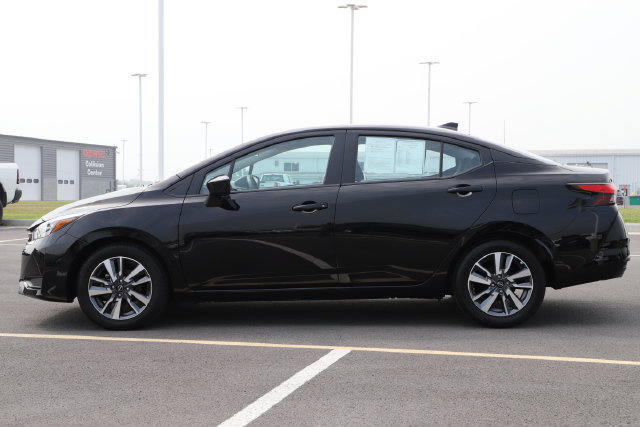 Used 2025 Nissan Versa SV FWD image 4