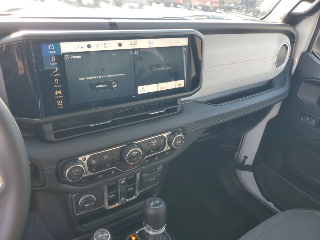 Used 2025 Jeep Wrangler Unlimited Sahara w/ Safety Group image 18