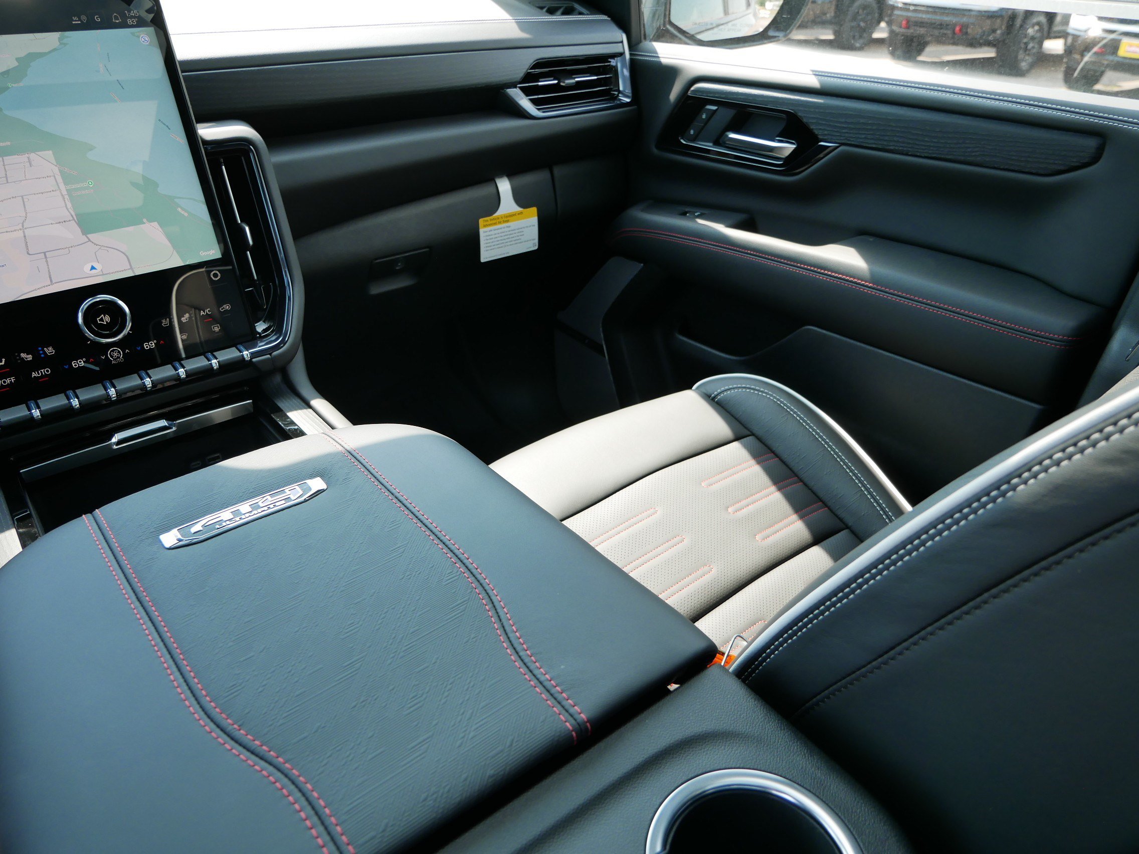 New 2026 GMC Yukon AT4 Ultimate w/ LPO, Floor Liner Package AWD/4WD image 15