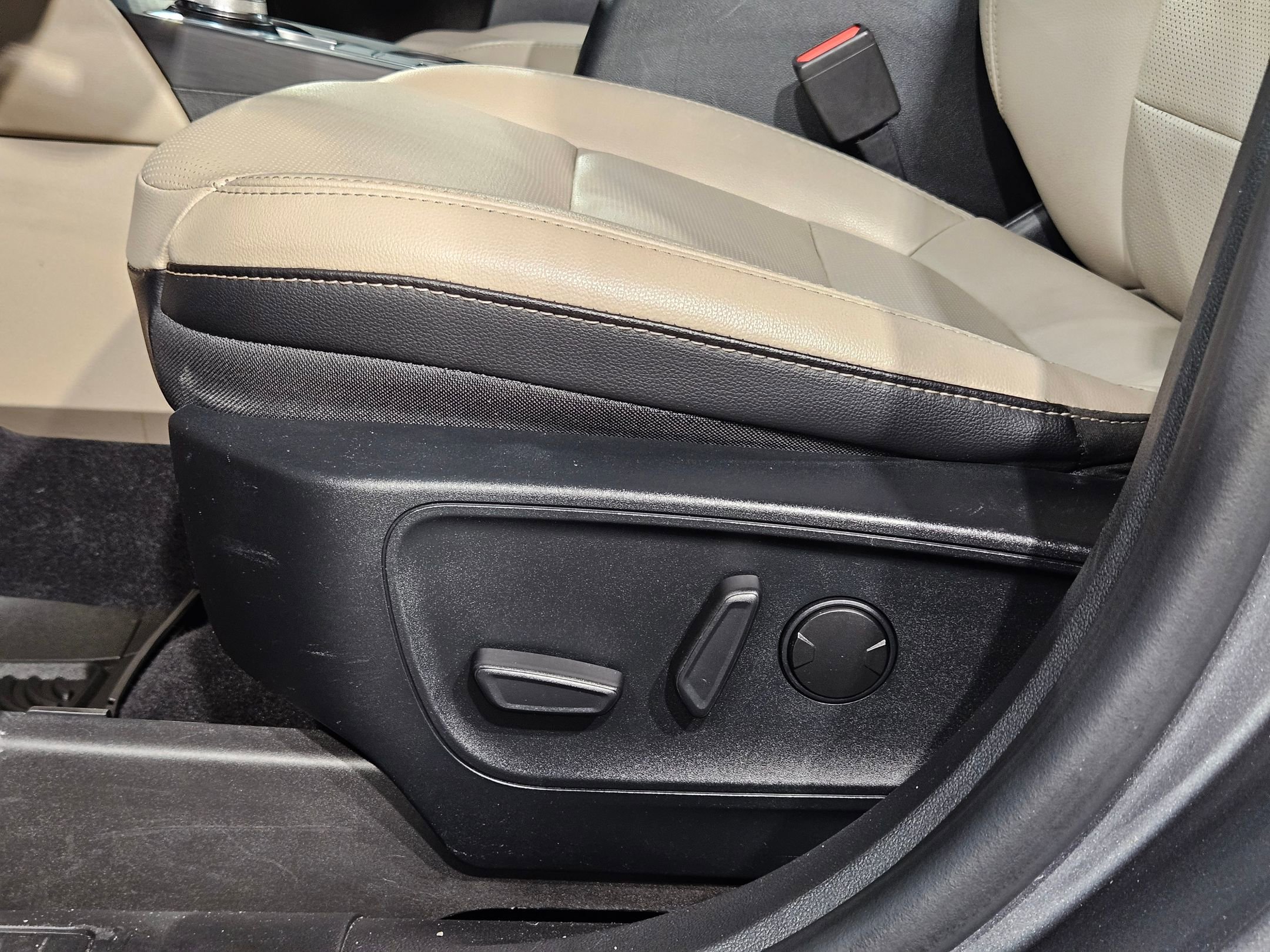 Used 2021 Ford Escape SEL image 23